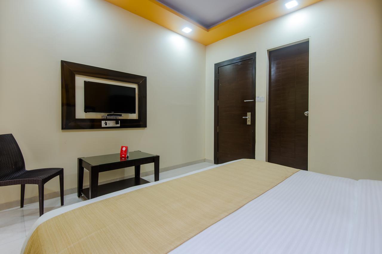 Oyo 9326 Om Sai Residency Hotel Bombay Esterno foto