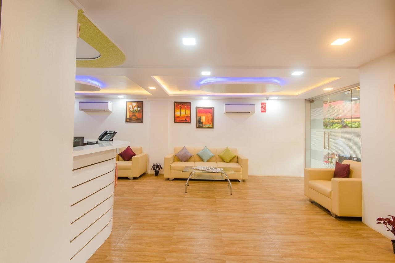Oyo 9326 Om Sai Residency Hotel Bombay Esterno foto